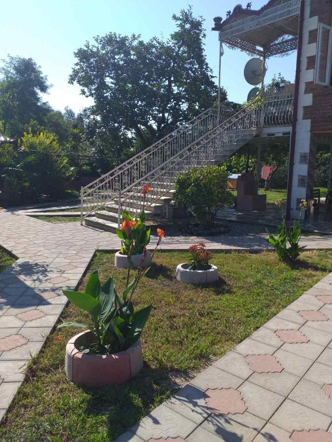 Guest House Danelia Martvili Exterior foto