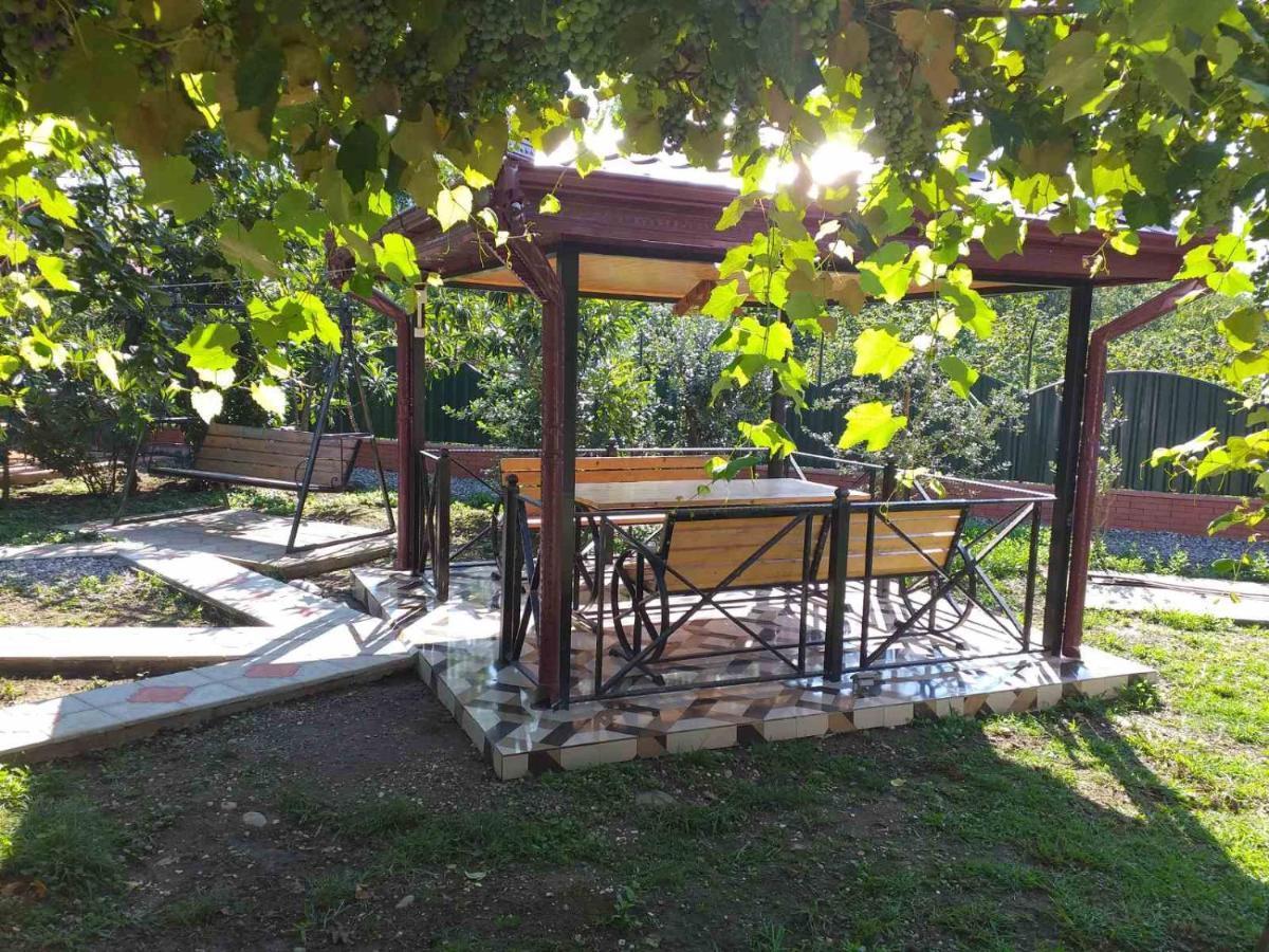 Guest House Danelia Martvili Exterior foto