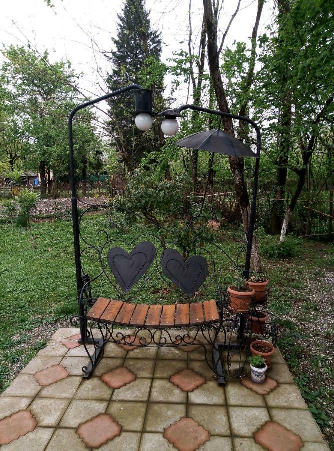 Guest House Danelia Martvili Exterior foto